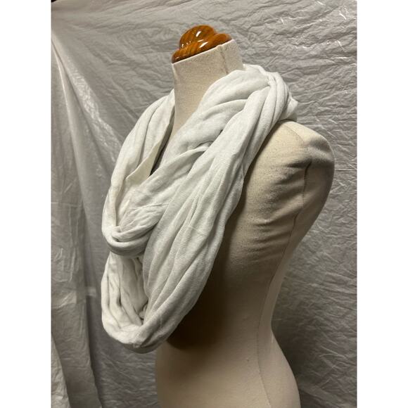 Margaret O’Leary San Francisco Irish Feather Cotton Sky Blue Circular Scarf! - Picture 2 of 7